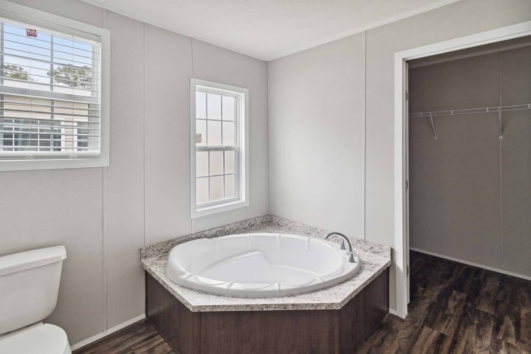 Home run 3272228 bathroom home features