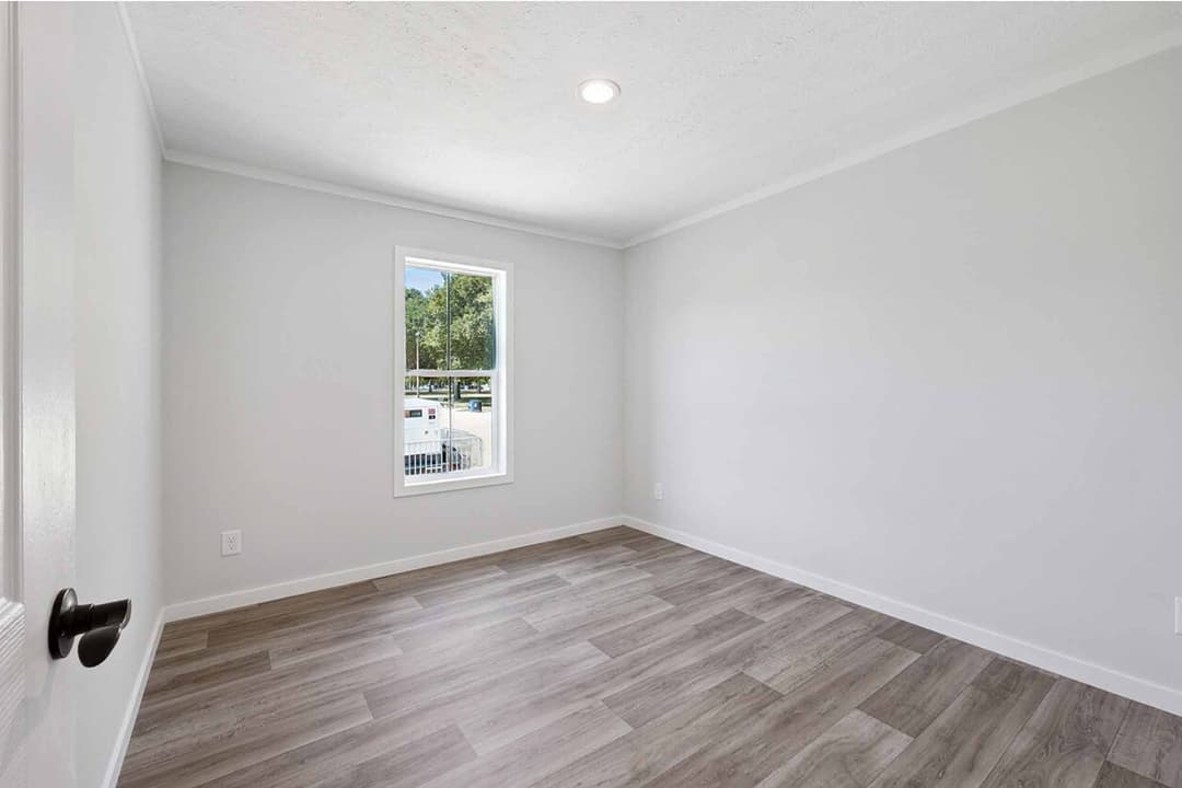 Axis 32563n bedroom home features