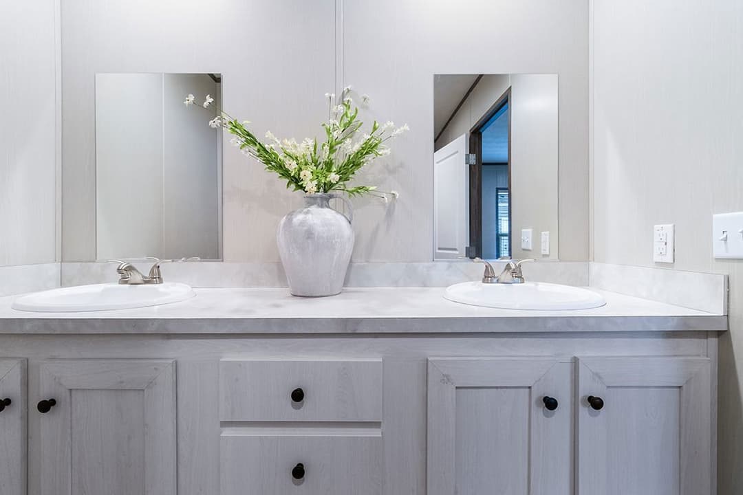 Select 16723f bathroom home features