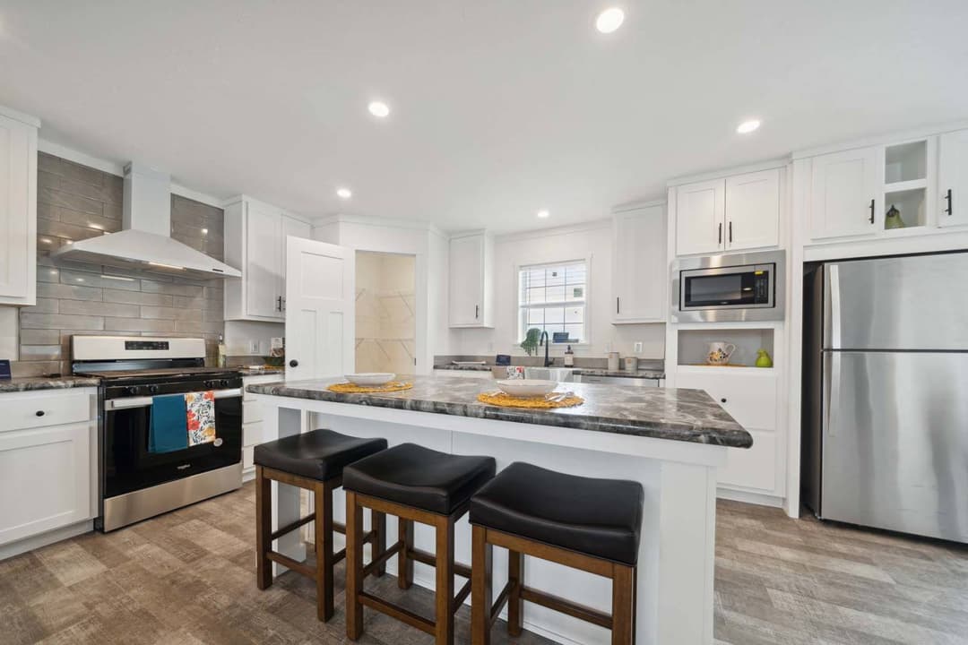 Pursuit kitchen home features