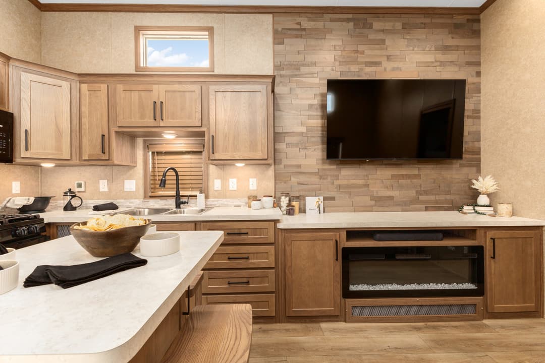 Lakeside 8180 kitchen home features