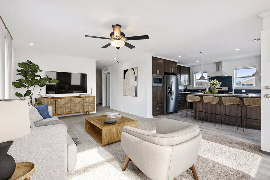 N610 interior home features