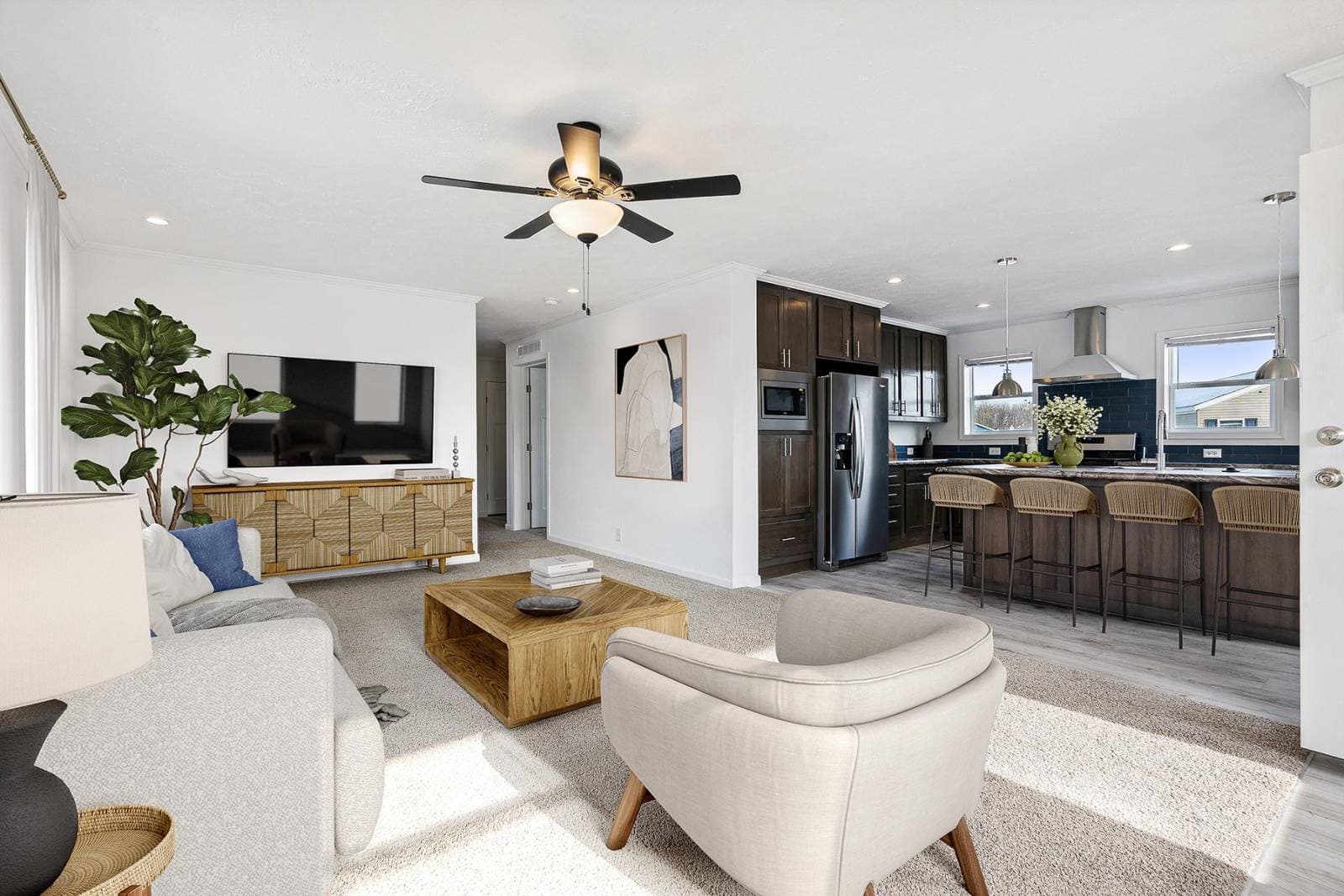 N610 interior home features