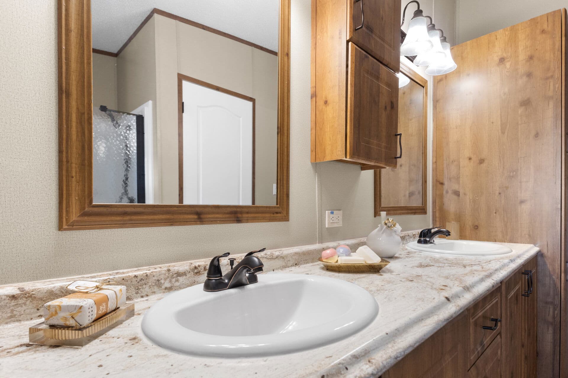 Heritage h-3260-32a bathroom home features