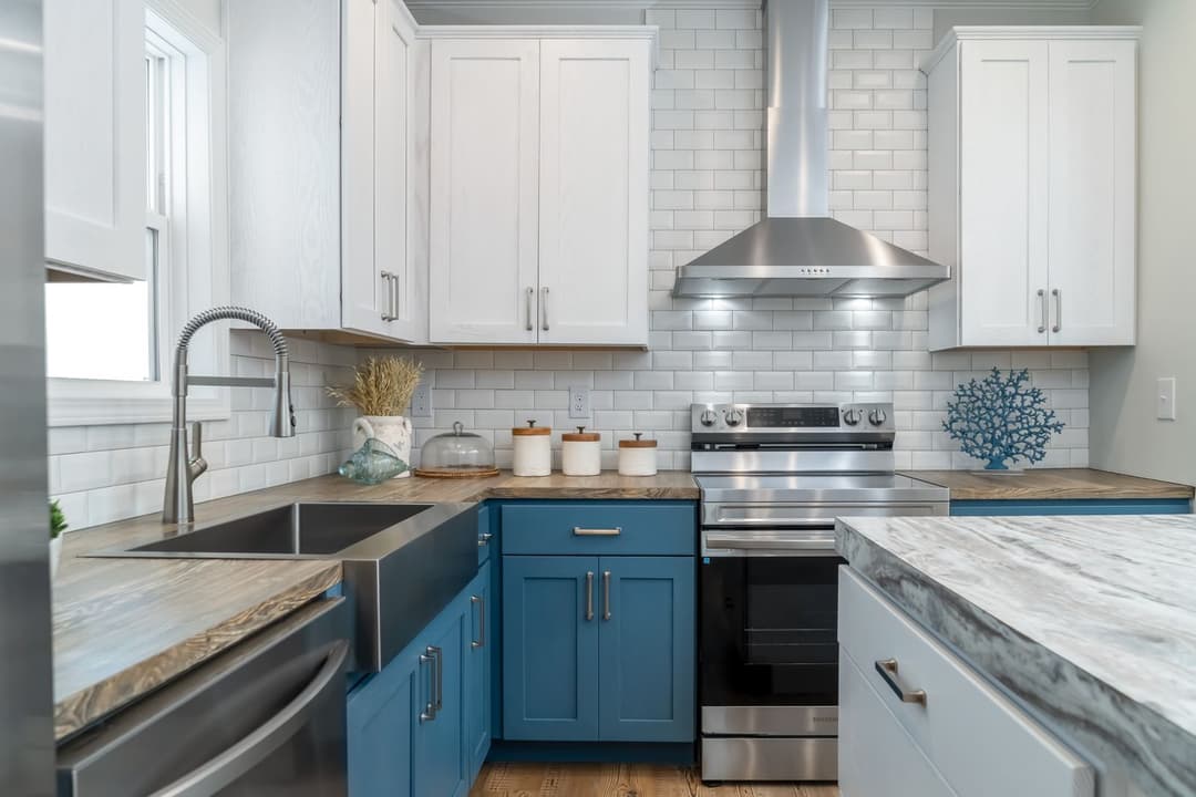 Tiffany kitchen home features