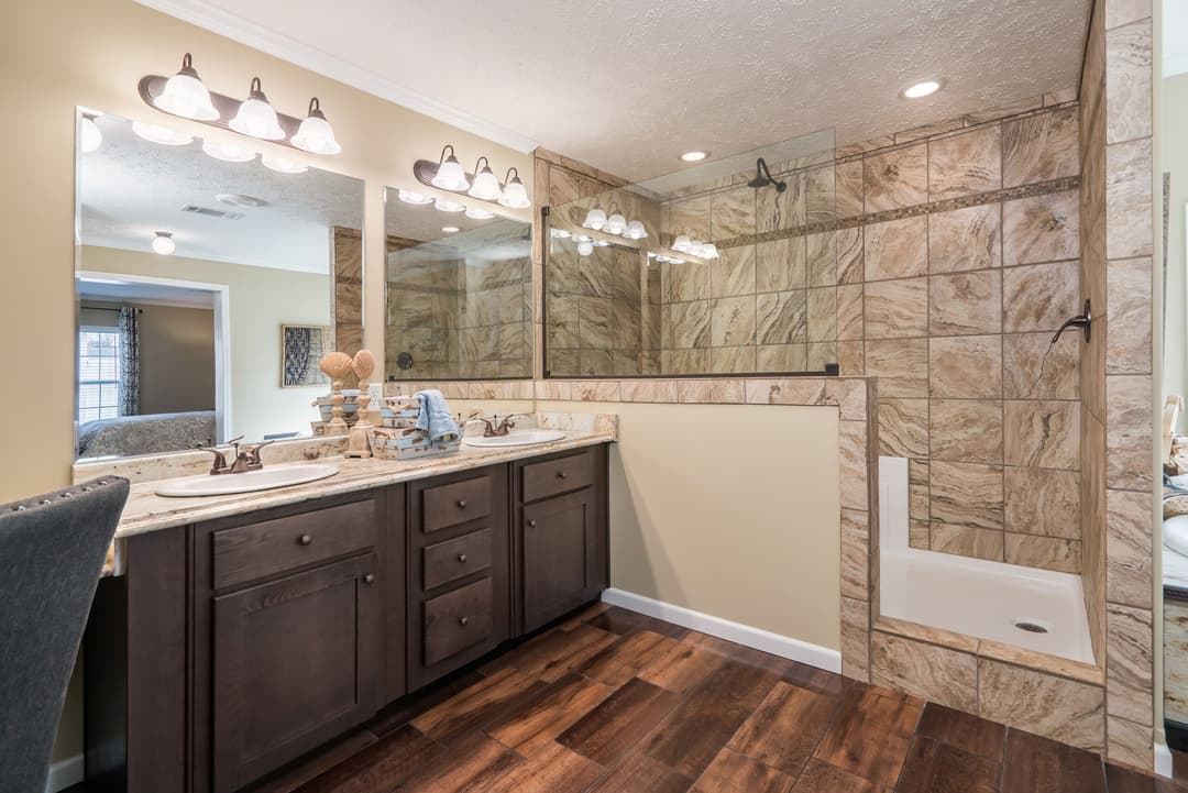 Kb-3238 bathroom home features