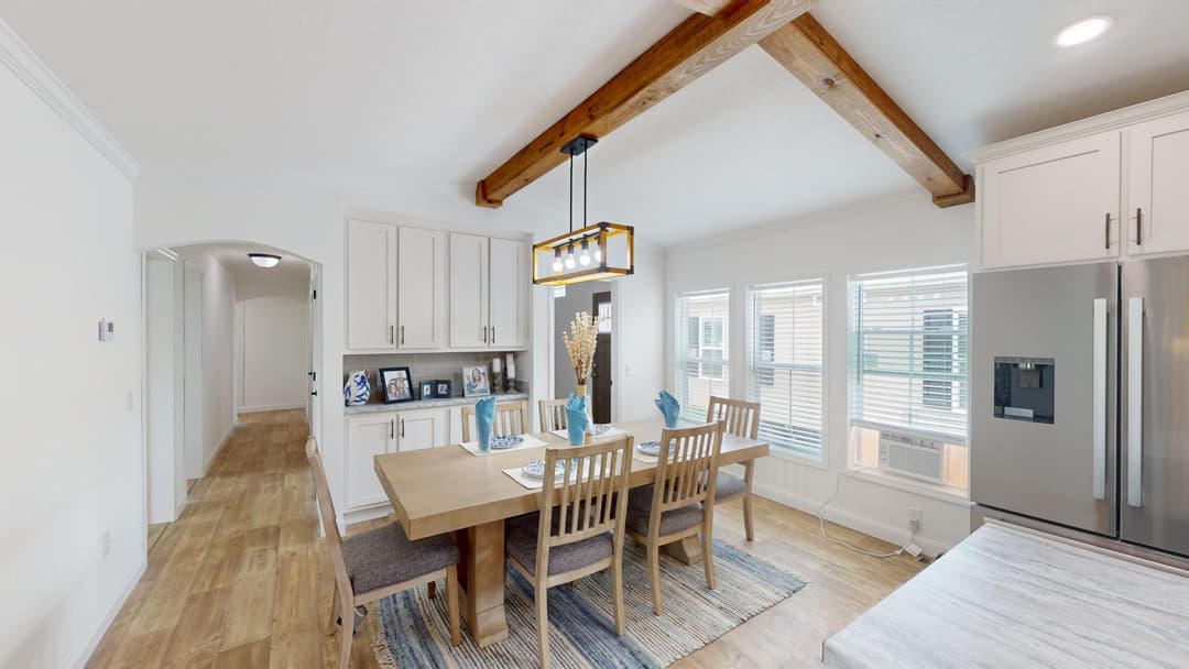 Pri3284-2010 kitchen home features