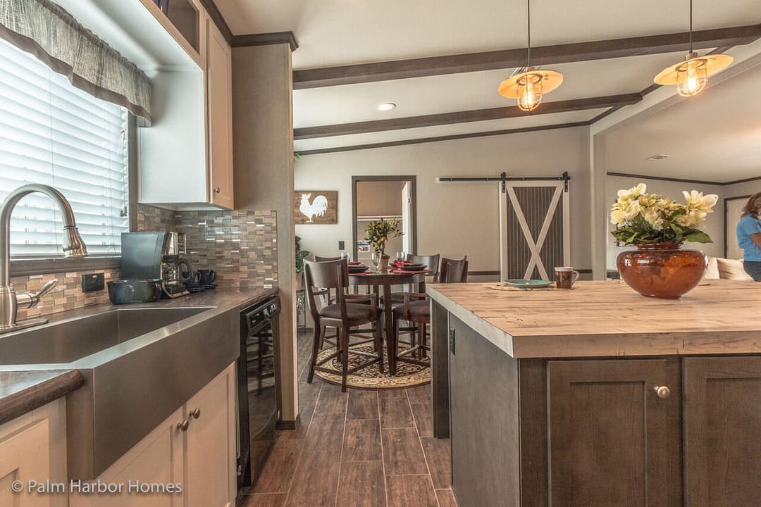 Arlington 30483a kitchen home features