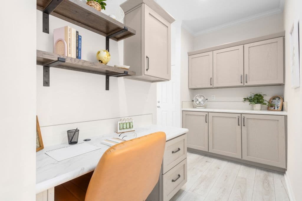 Limited 3 28563b interior home features