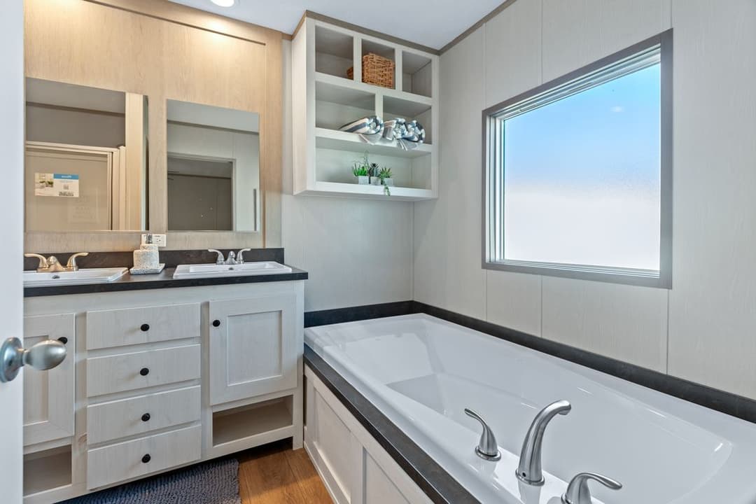 Resolution 16763x bathroom home features