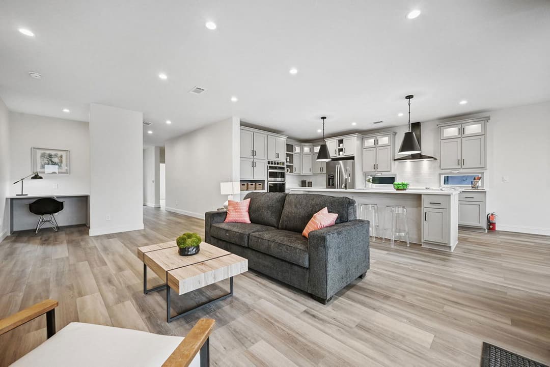 Mammoth park hud interior home features