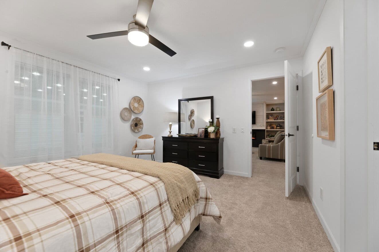 Ives 24033 bedroom home features