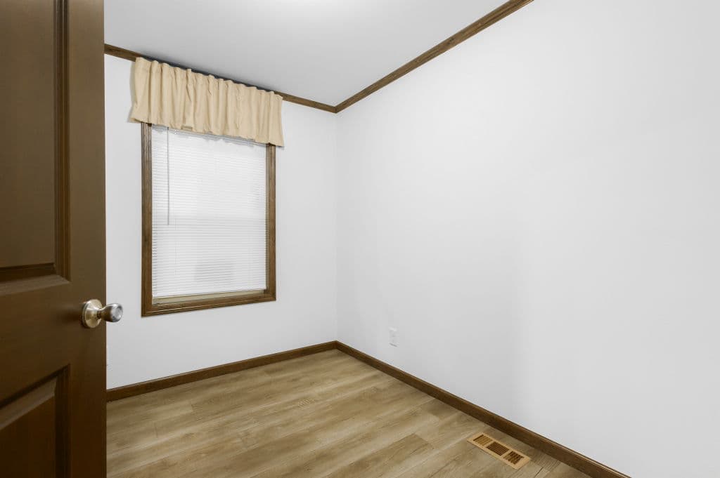 1w1048-v bedroom home features