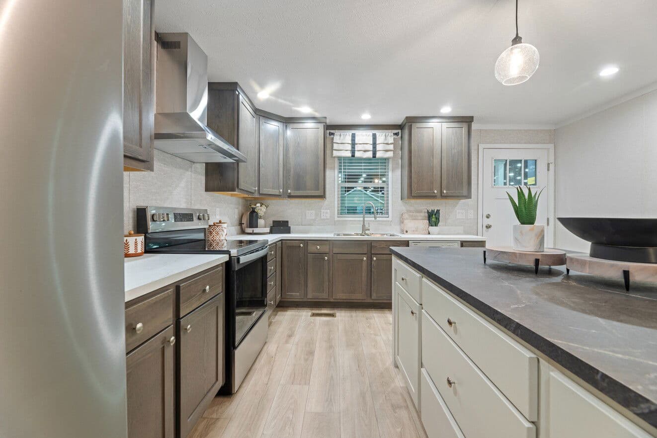 Carson 24532 kitchen home features