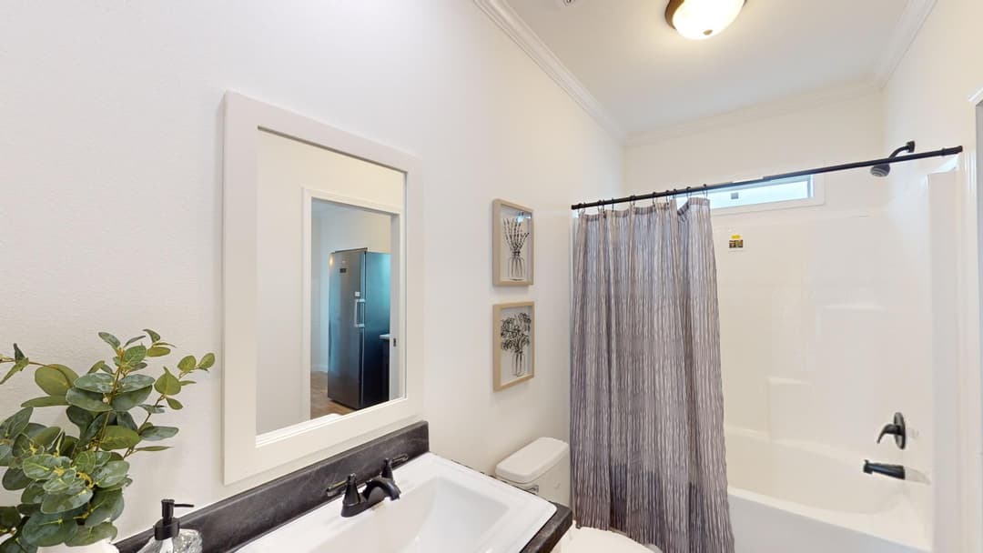 Pri3284-2010-2 bathroom home features