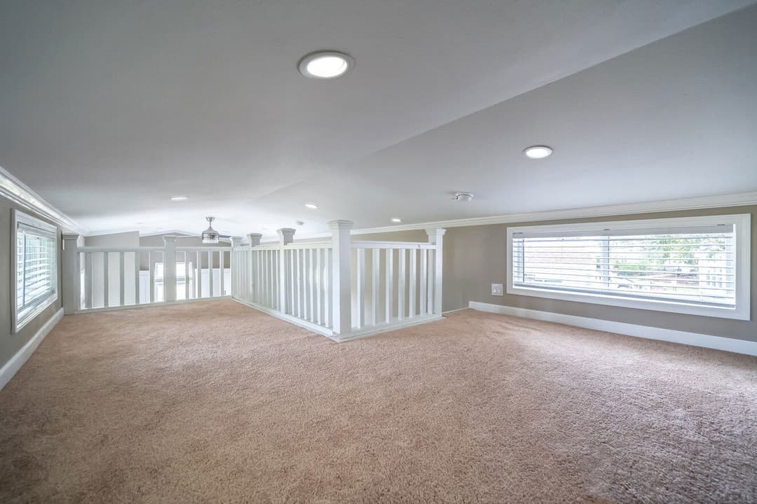 Eagle 11351g interior home features