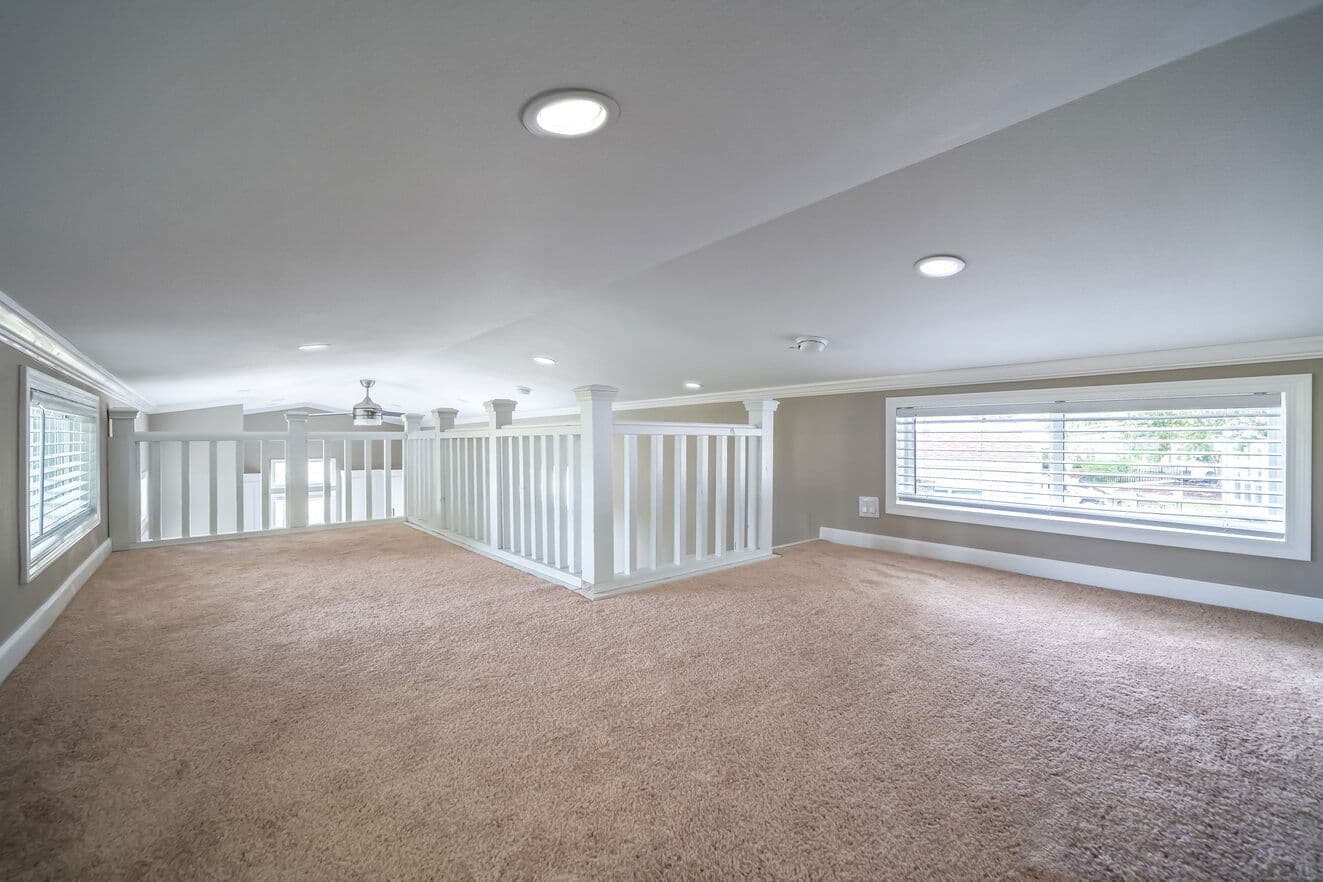 Eagle 11351g interior home features