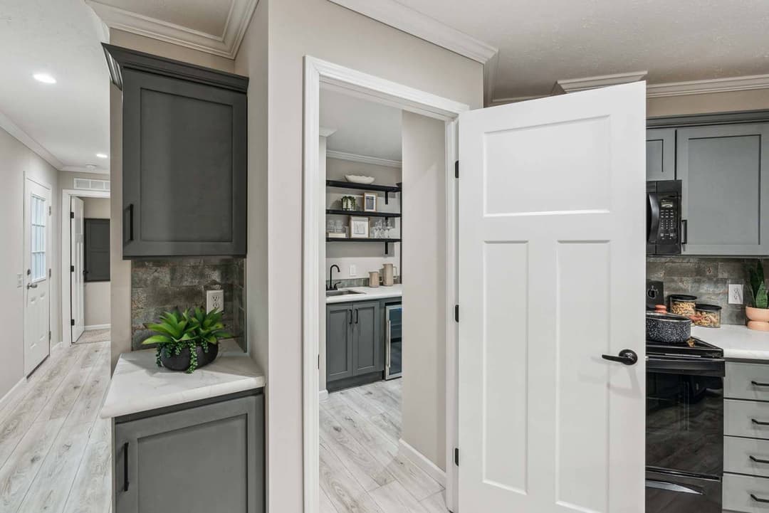 Bay springs c804 interior home features