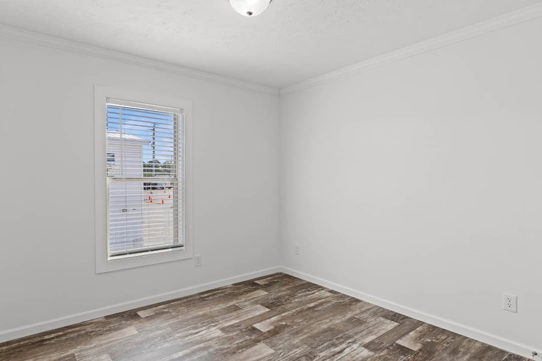 Mchann bedroom home features