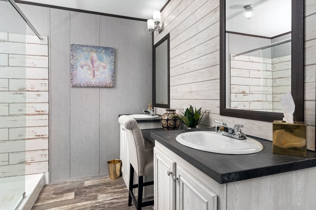 The seaside bathroom home features