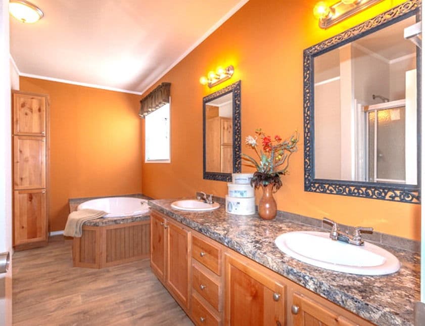 Heritage 30443e bathroom home features