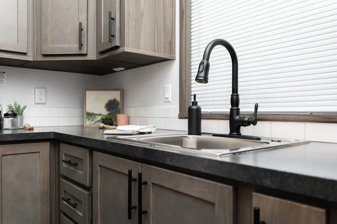 Canvas 7001 kitchen home features