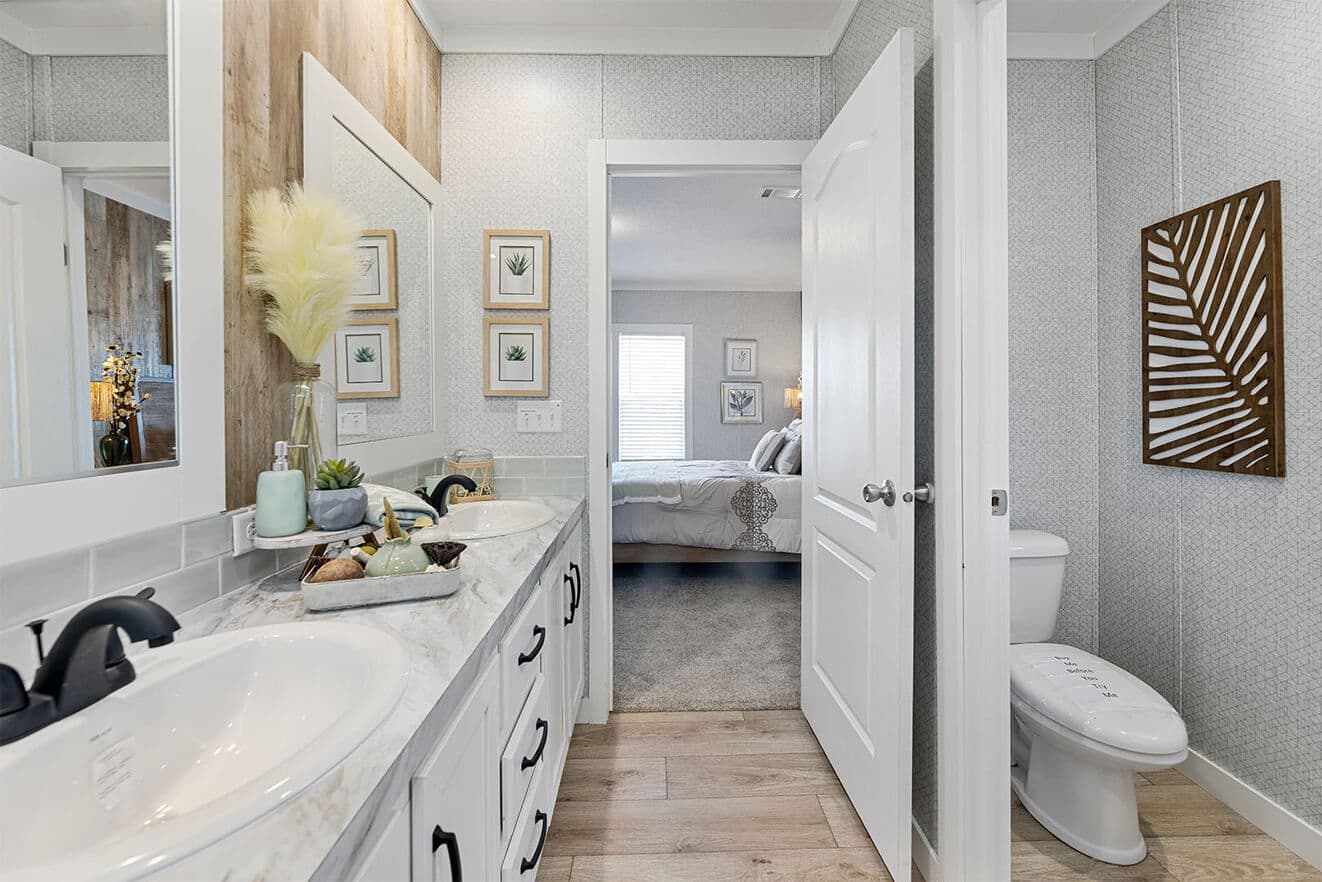 Sheridan 52 28523s bathroom home features