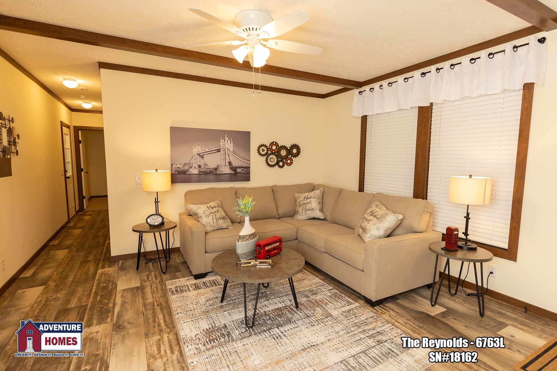 Reynolds | 6763l interior home features