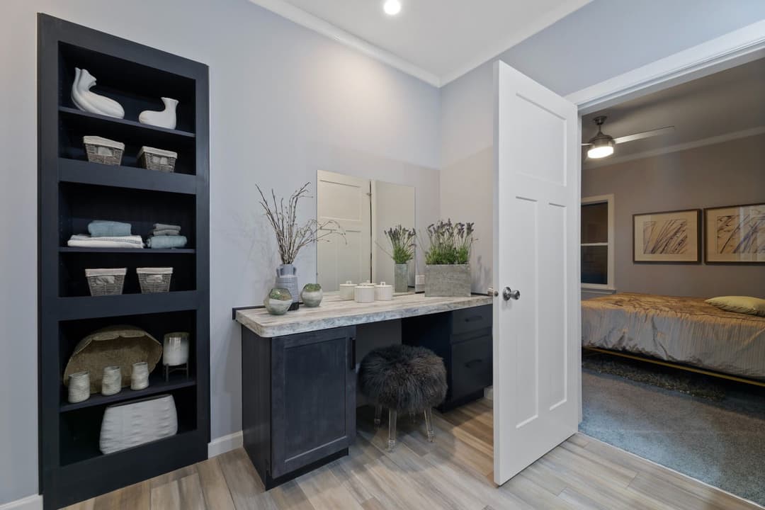 Finley 28684a bathroom home features