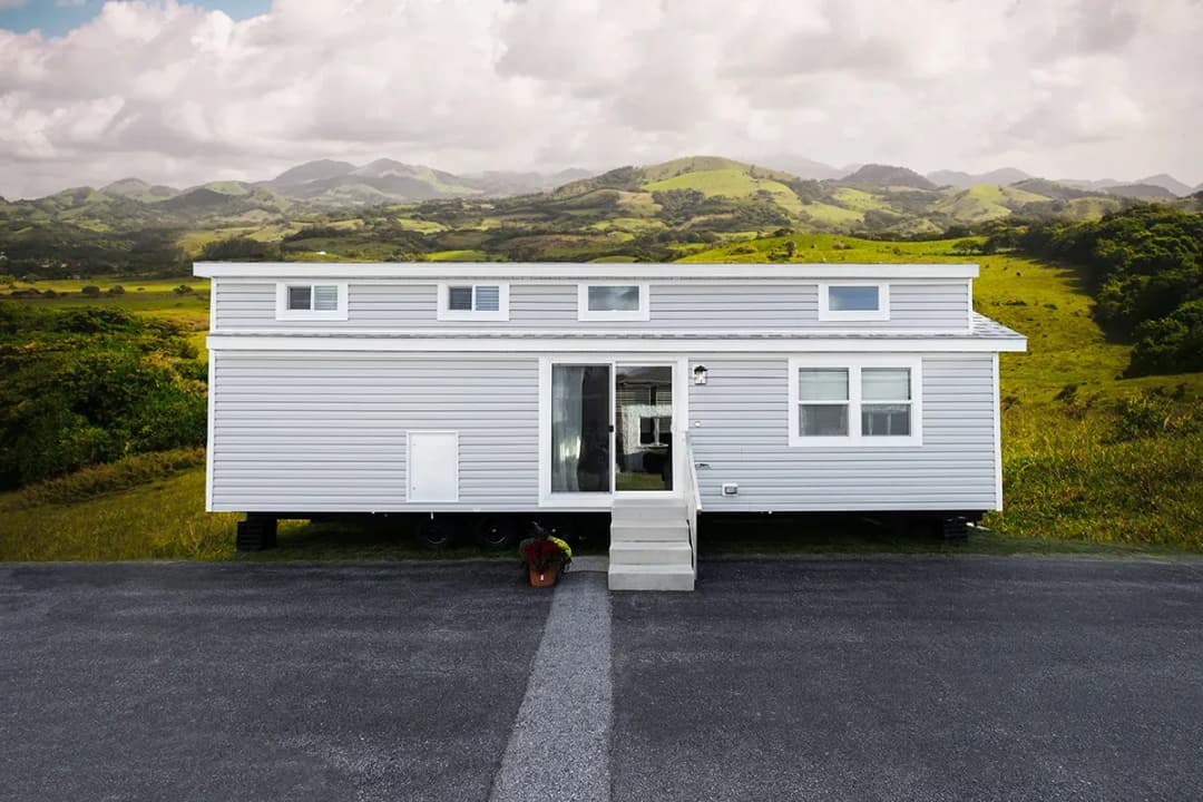 Lakeside 8155 elevation and exterior home features