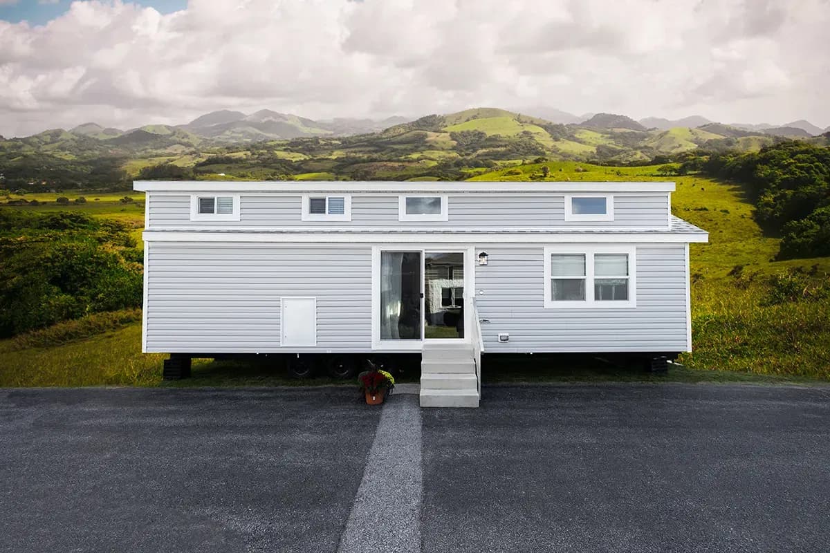 Lakeside 8155 elevation and exterior home features