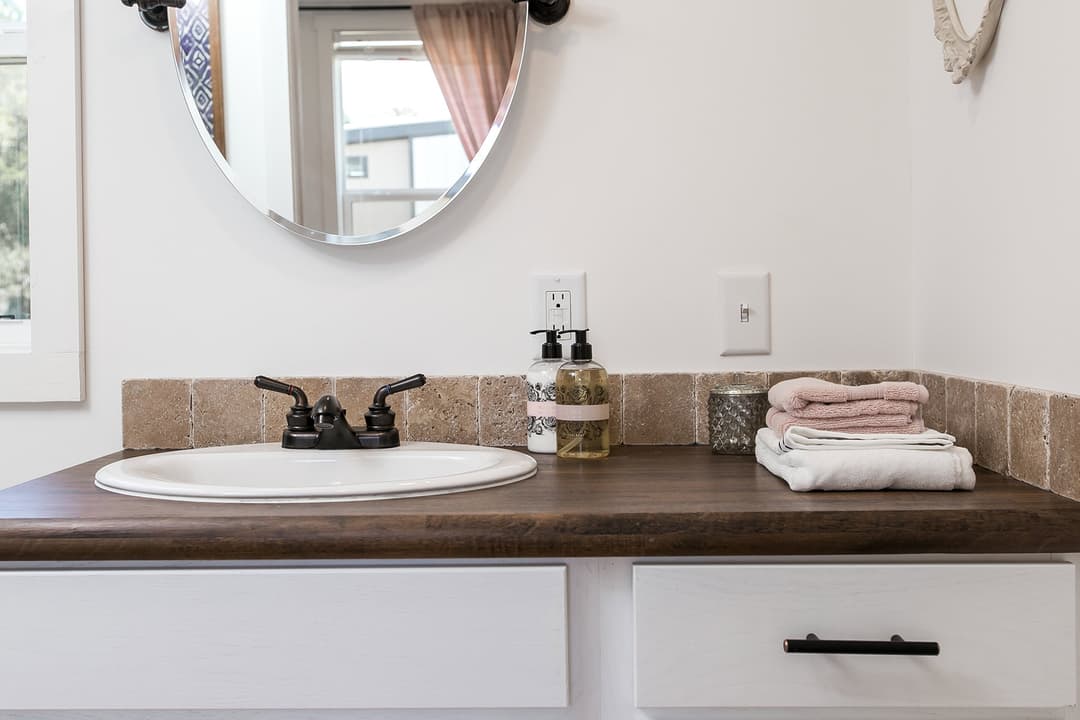 Sipsey bathroom home features