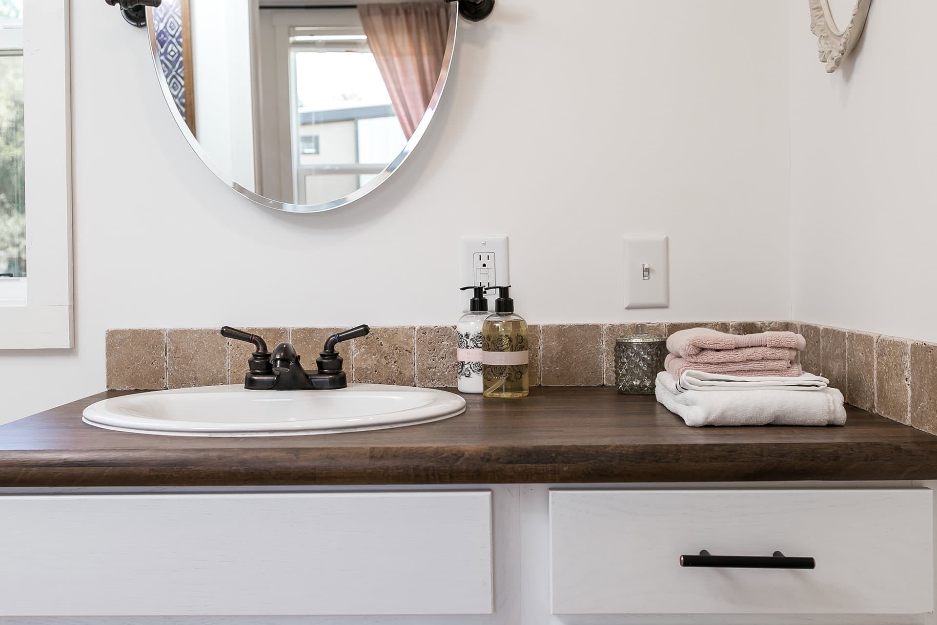 Sipsey bathroom home features