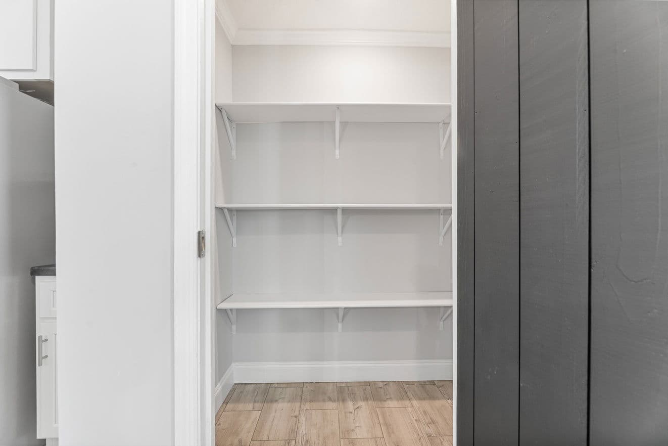 Jones 32764b interior home features