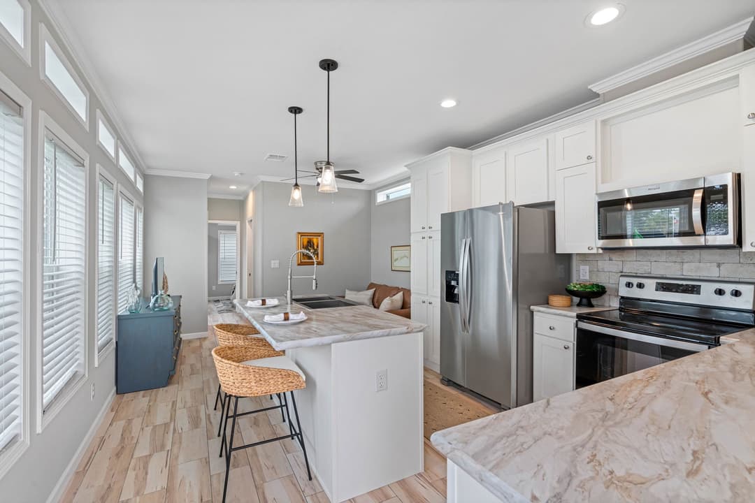 Daisy kitchen home features