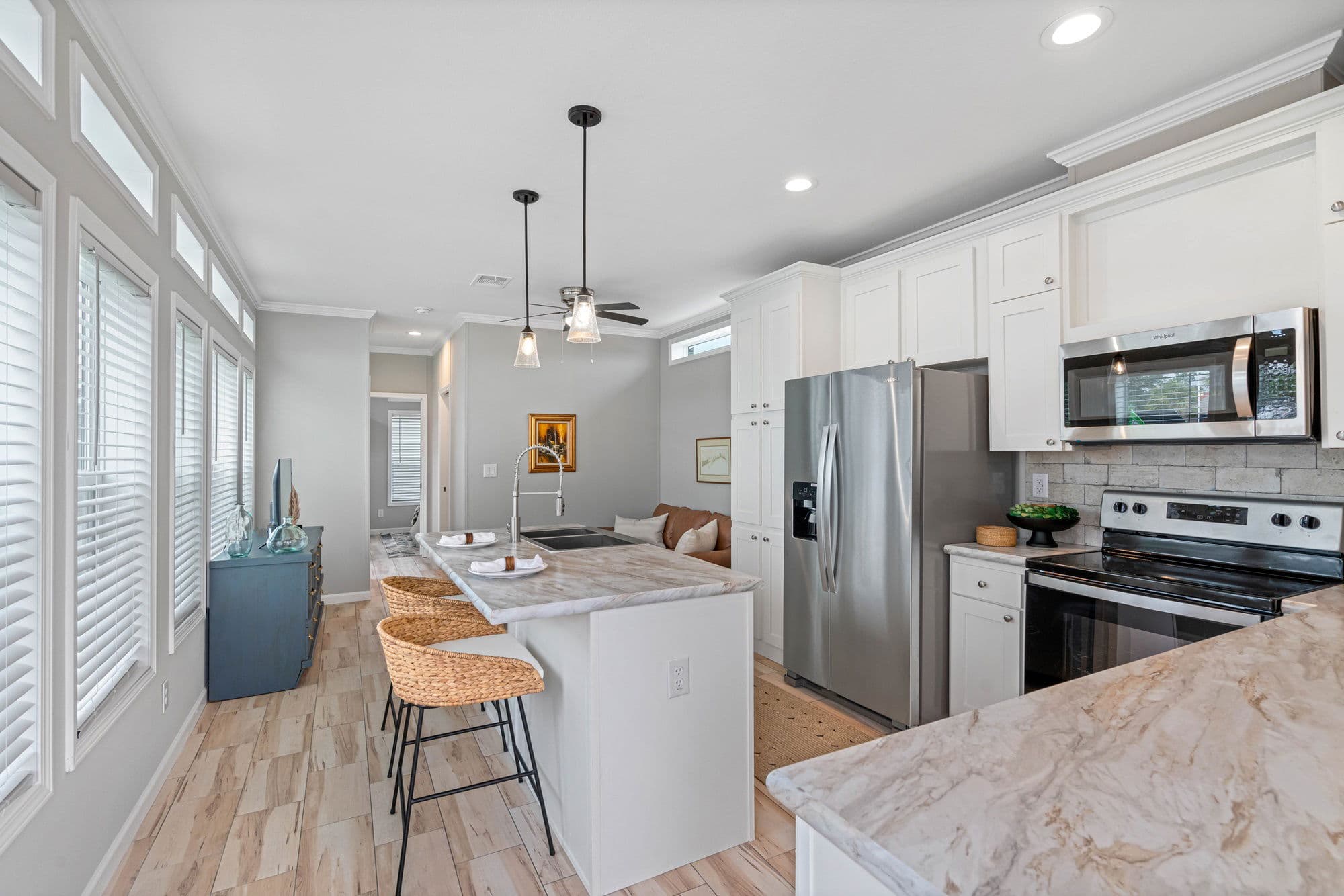 Daisy kitchen home features