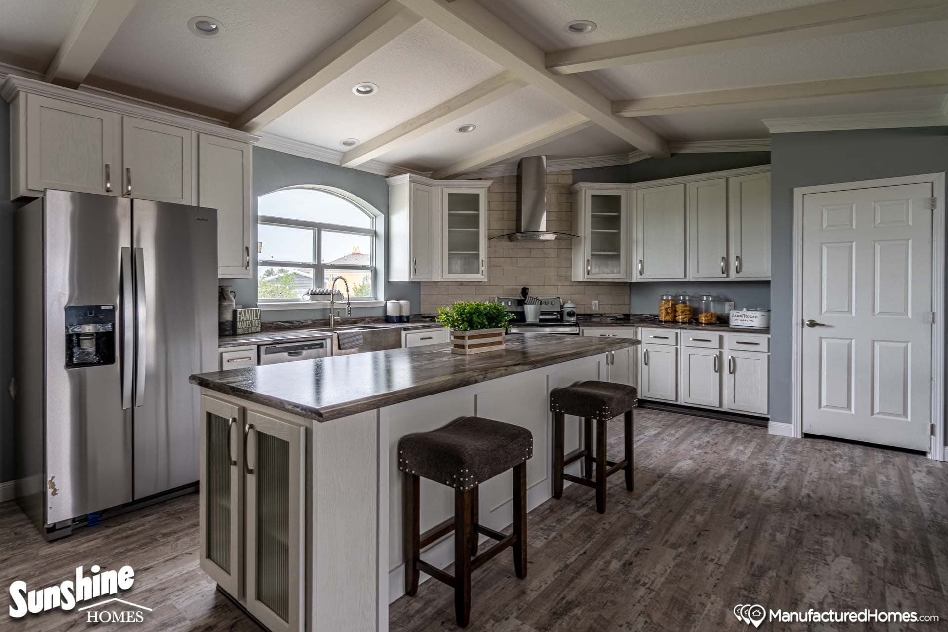 Pri3280-2018 kitchen home features