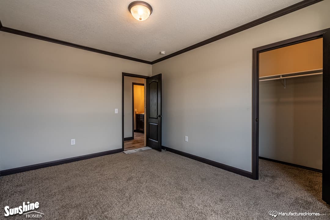 Pri3270-2050 bedroom home features