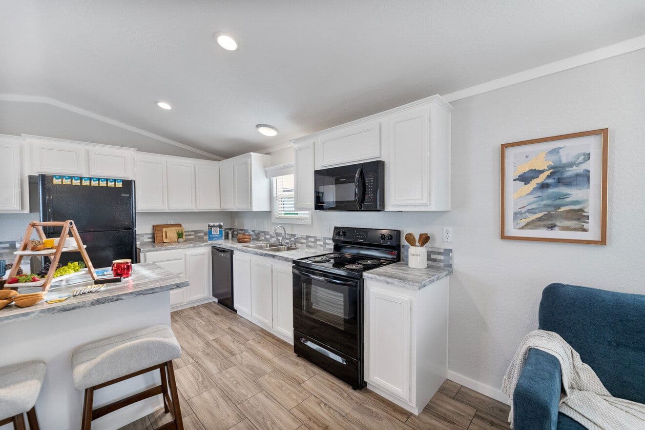 Emerald 16682a kitchen home features