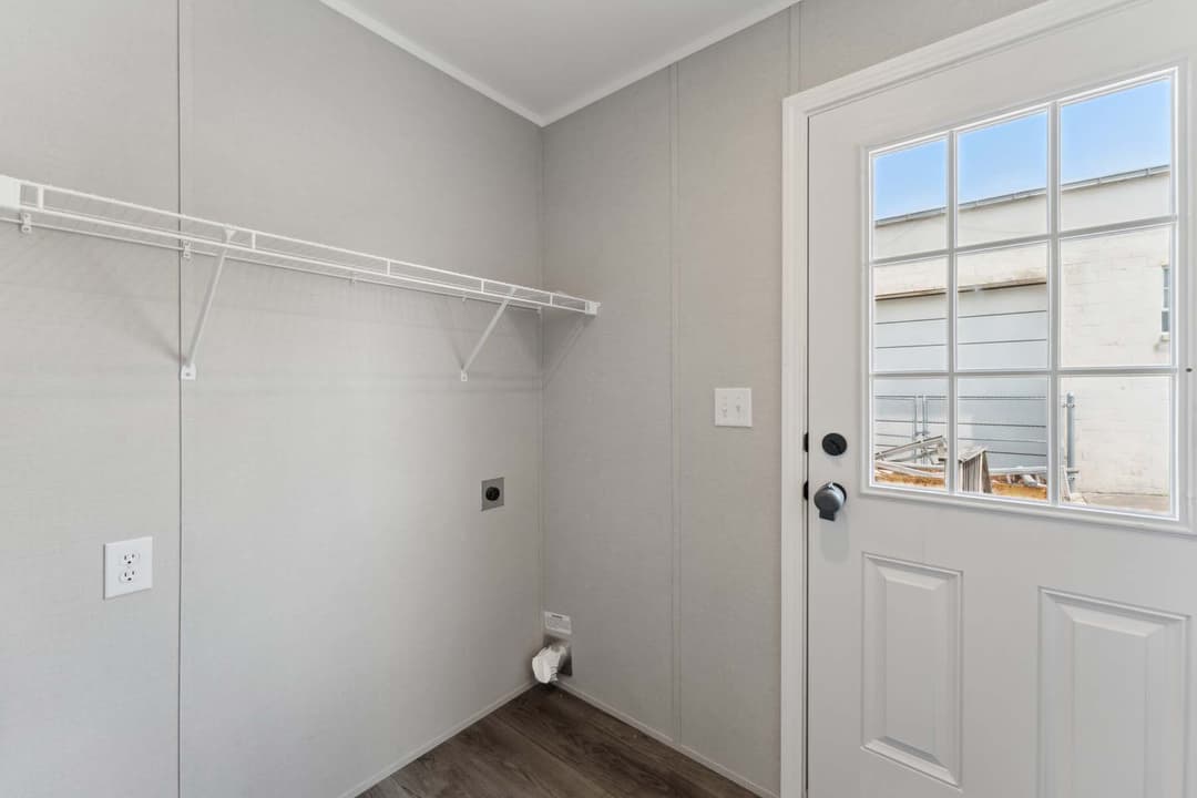 Calm 880 interior home features