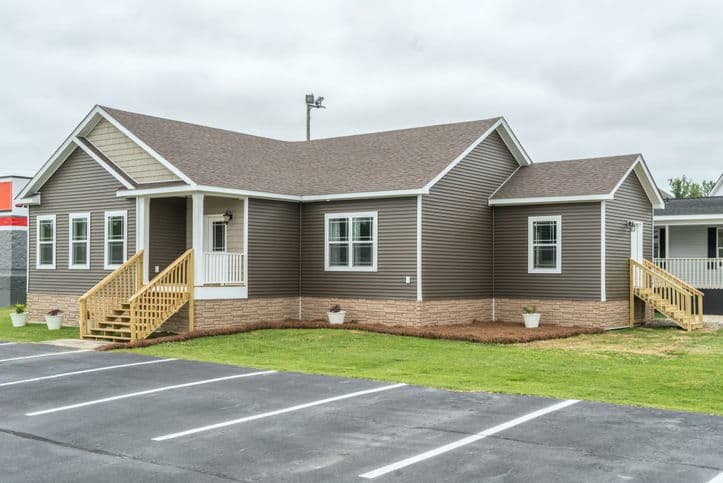 Oakmont 42623a elevation and exterior home features