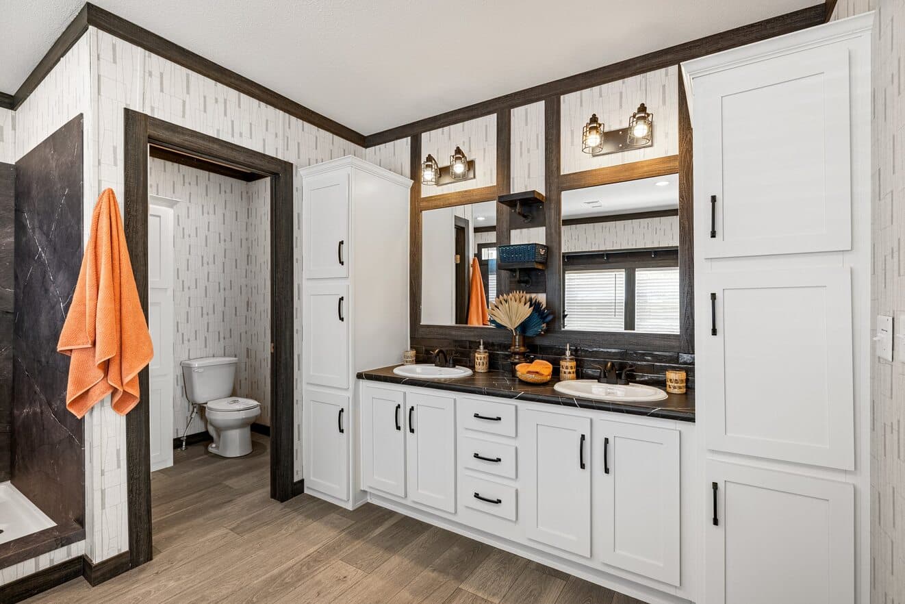 Pecan valley  30603p bathroom home features