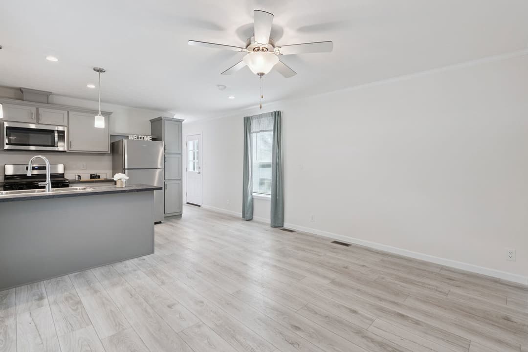 Achiever 6902 interior home features