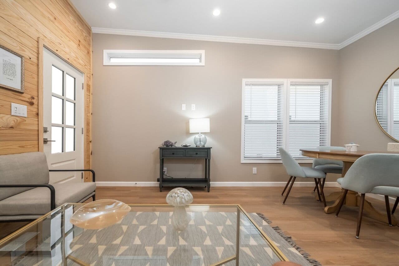 Wedge 13442s interior home features