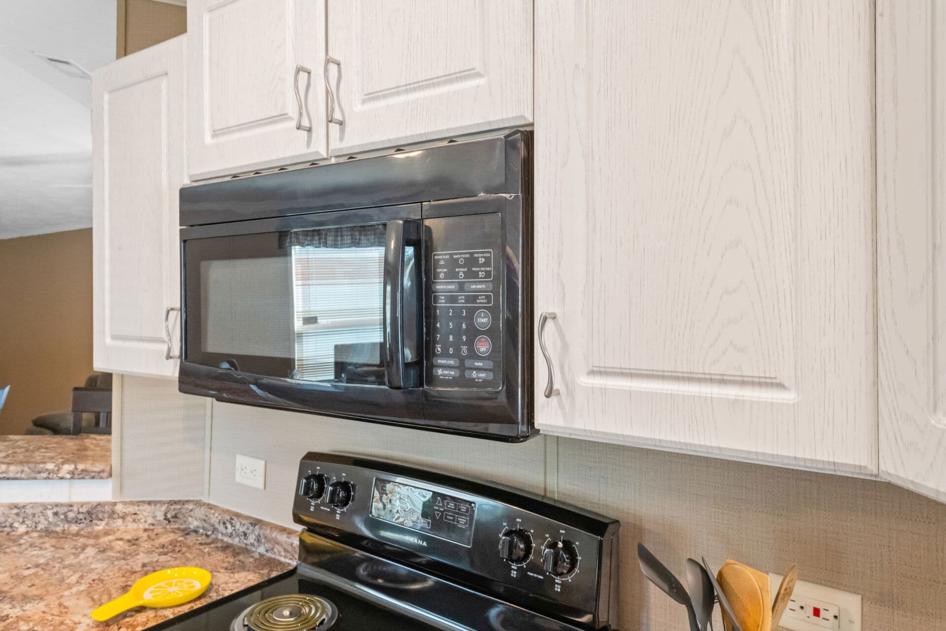 Ultra 18-wide h-18×80-32f kitchen home features