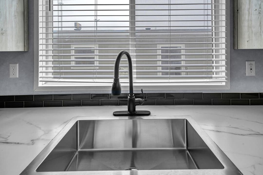 Valu premier 32724g interior and kitchen home features