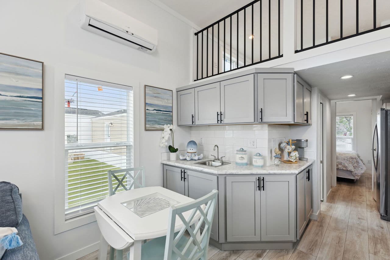 Aps 528-sl 070 interior home features