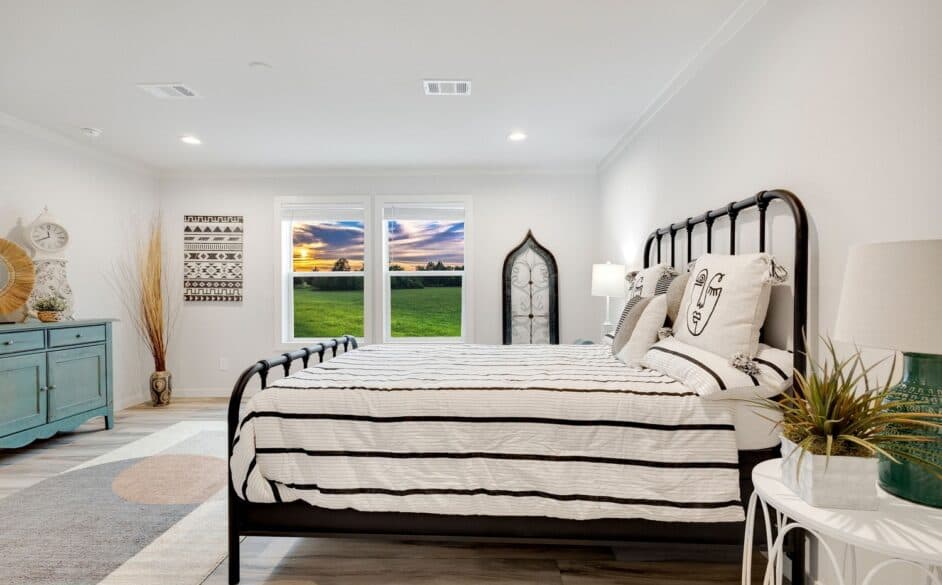 Hope r76e bedroom home features