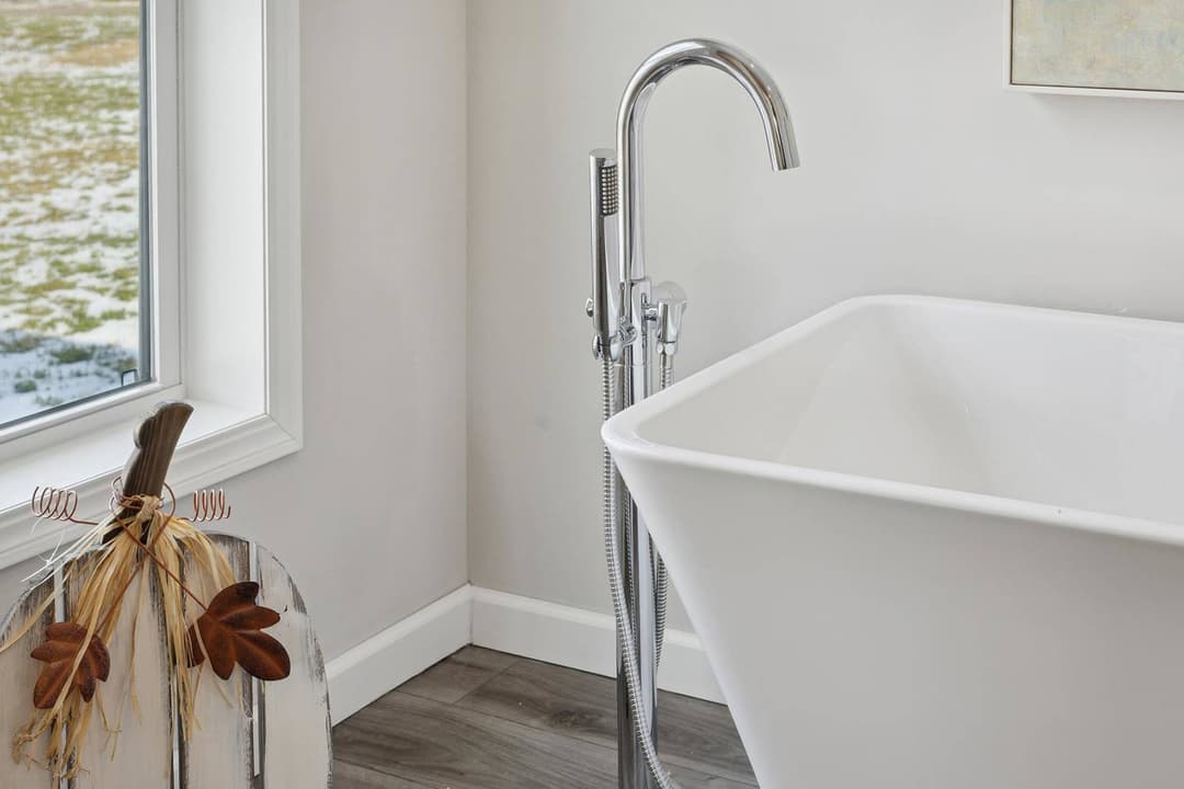 N620 bathroom home features