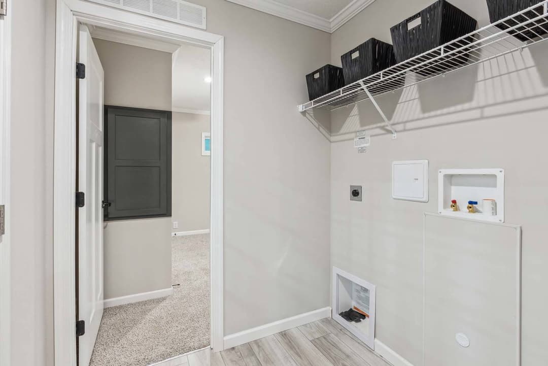 Bay springs c804 interior home features